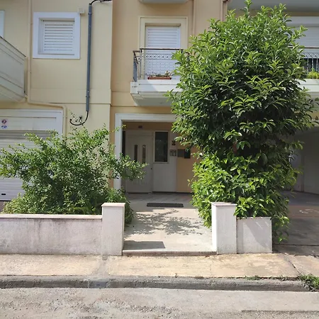 The Queen's 66 Kalamáta