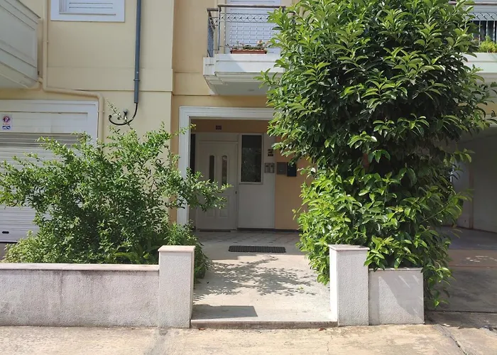 The Queen's 66 Kalamata